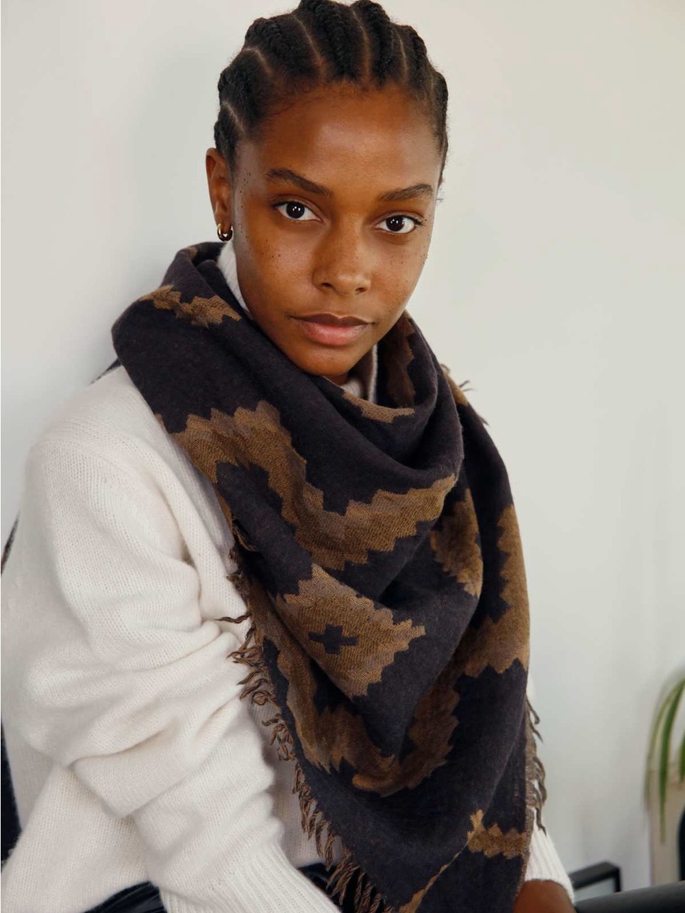 Aritzia Wilfred TRIANGULAR SCARF IN MERINO WOOL - Picture 5 of 8